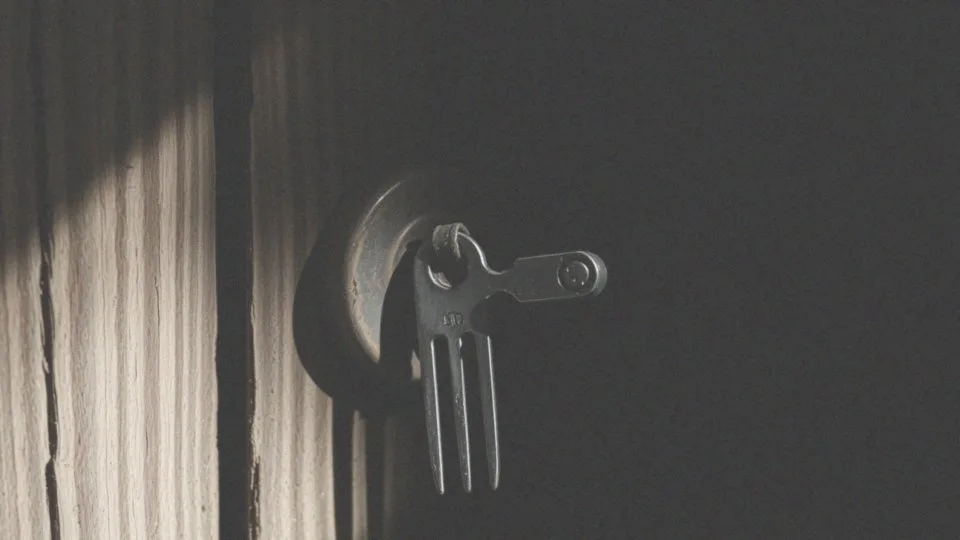 Co to jest metoda naprawy zamka widelcem?