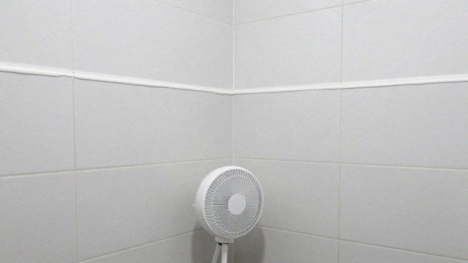 Jak bezpiecznie przyspieszyć schnięcie silikonu?