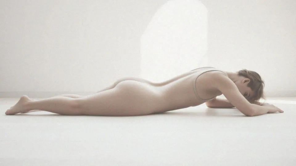 Jak body odkryte plecy zapewnia komfortowe noszenie?