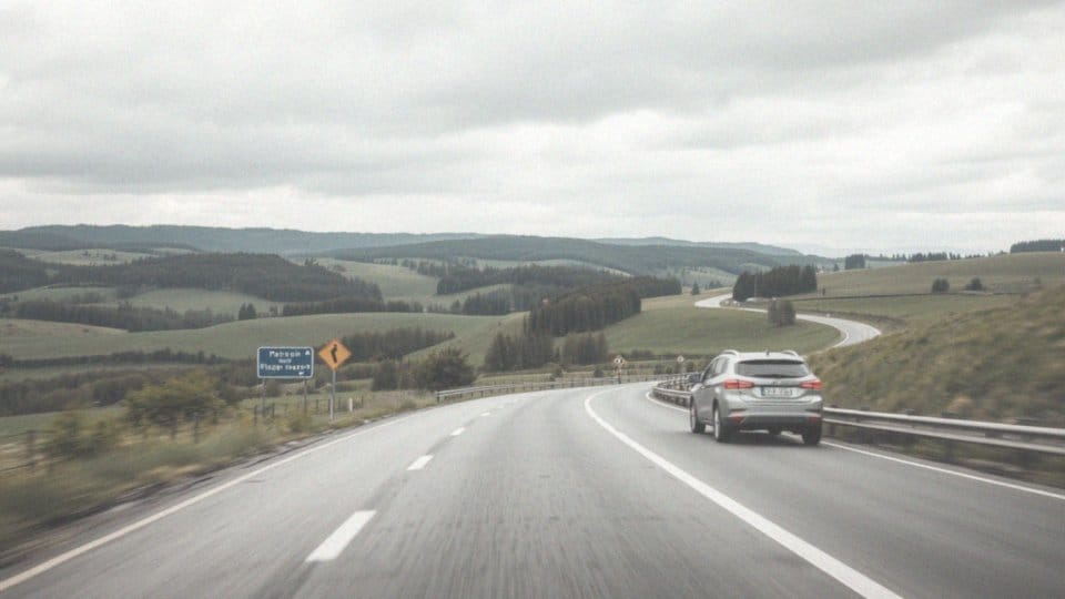Jakie są wskazówki dotyczące bezpieczeństwa podczas podróży samochodem?