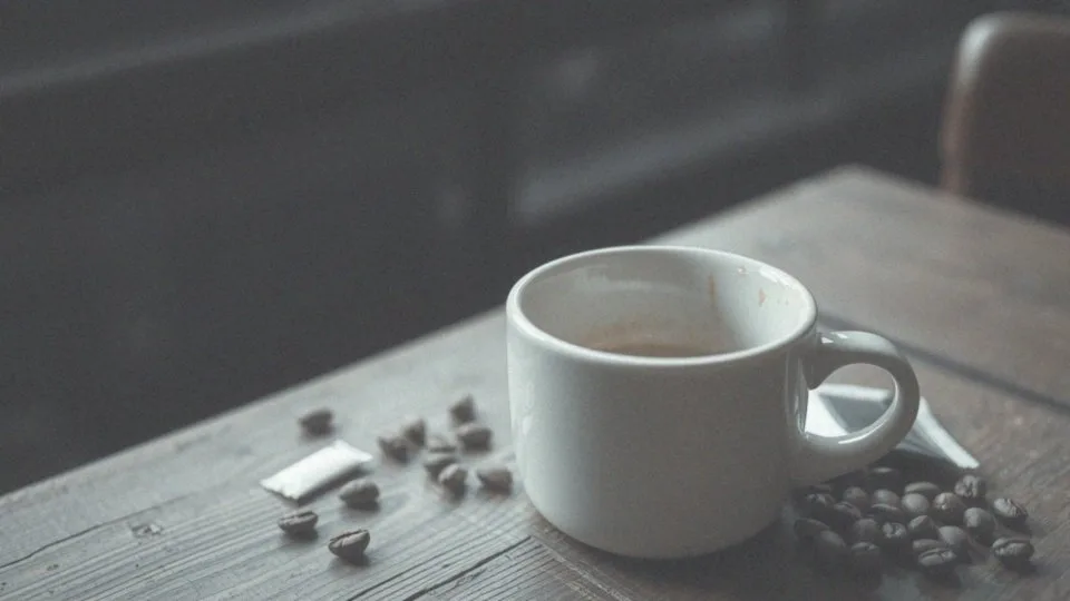 Uzależnienie od kofeiny objawy – jak je rozpoznać i leczyć?