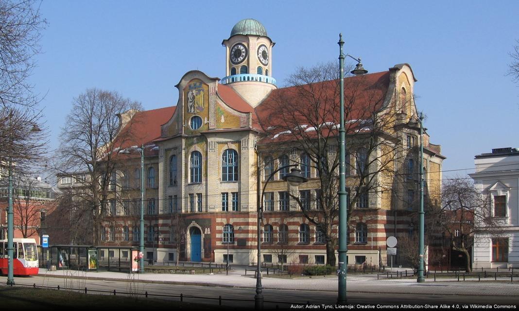 Największa czapka Mikołaja ozdobiła bytomskie centrum kultury