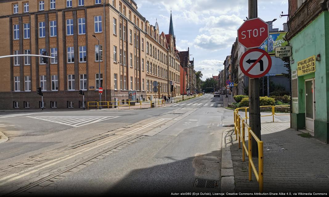 Odrestaurowany neon „Bytom” czeka na montaż w centrum miasta