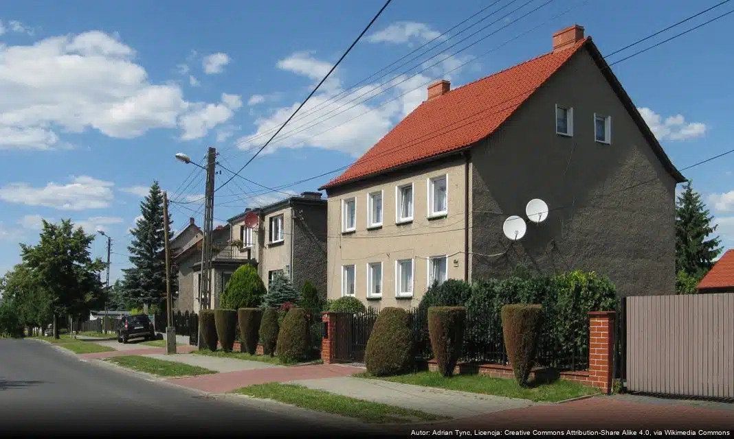 Turyści odkrywają urok bytomskich kamienic podczas spaceru